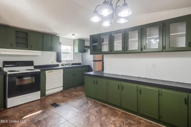 $1,800 | 11300 Max Bryant Road, Moss Point, MS 39562