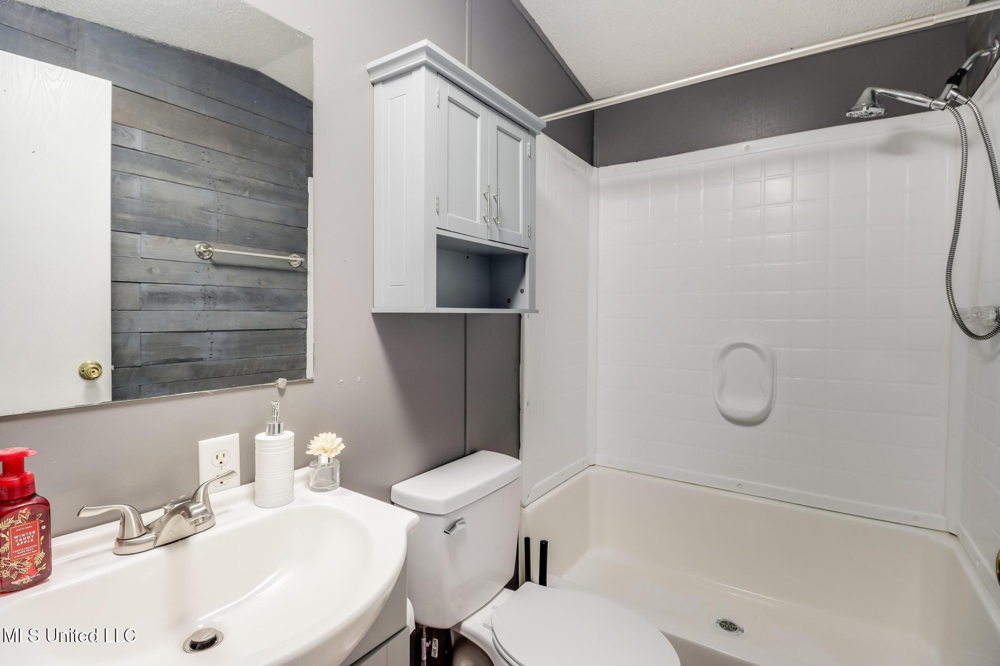 11300 Max Bryant Road Moss Point, MS 39562 - Photo 10 of 26 Photo Dec 08 2025, 12 14 35 PM (2)