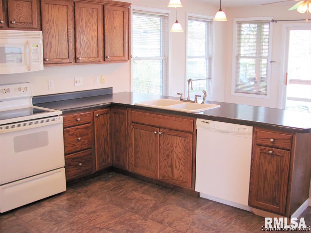 2109 Stonehenge Road Springfield, IL 62702 - Photo 12 of 23