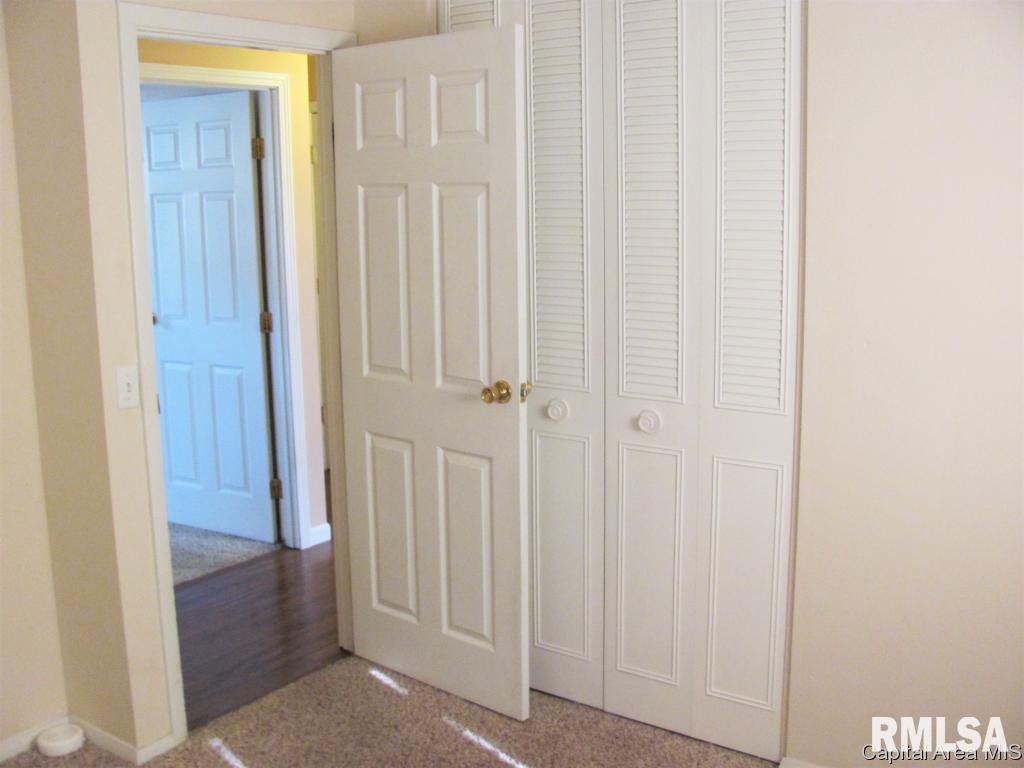 2109 Stonehenge Road Springfield, IL 62702 - Photo 15 of 23