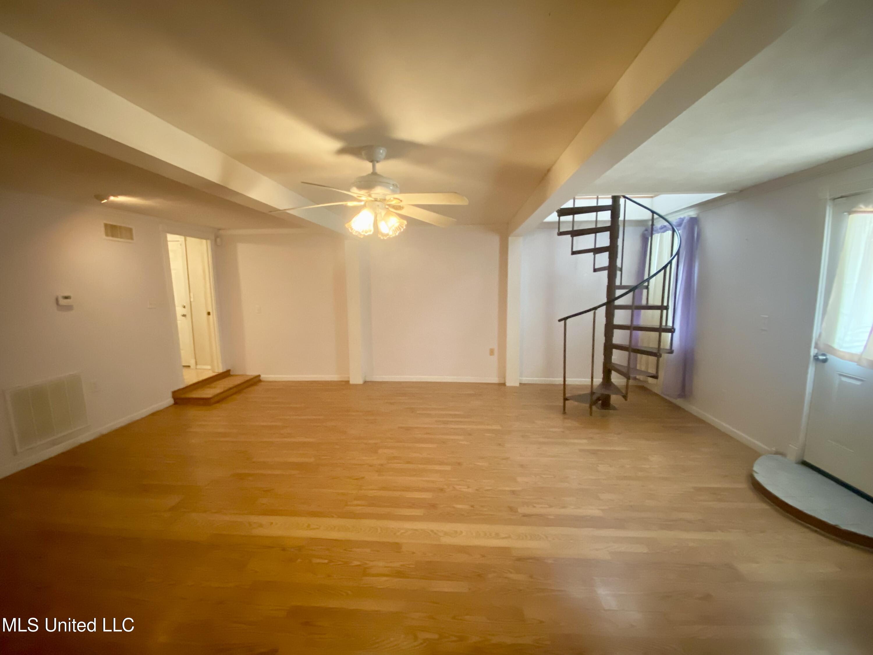 119 Dampeer Street Crystal Springs, MS 39059 - Photo 5 of 23 119 Damper Street Living Area 3
