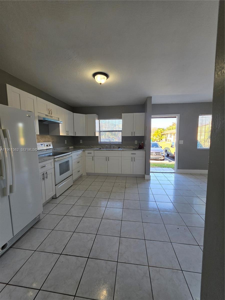 28156 Southwest 142nd Court Homestead, FL 33033 - Photo 14 of 32