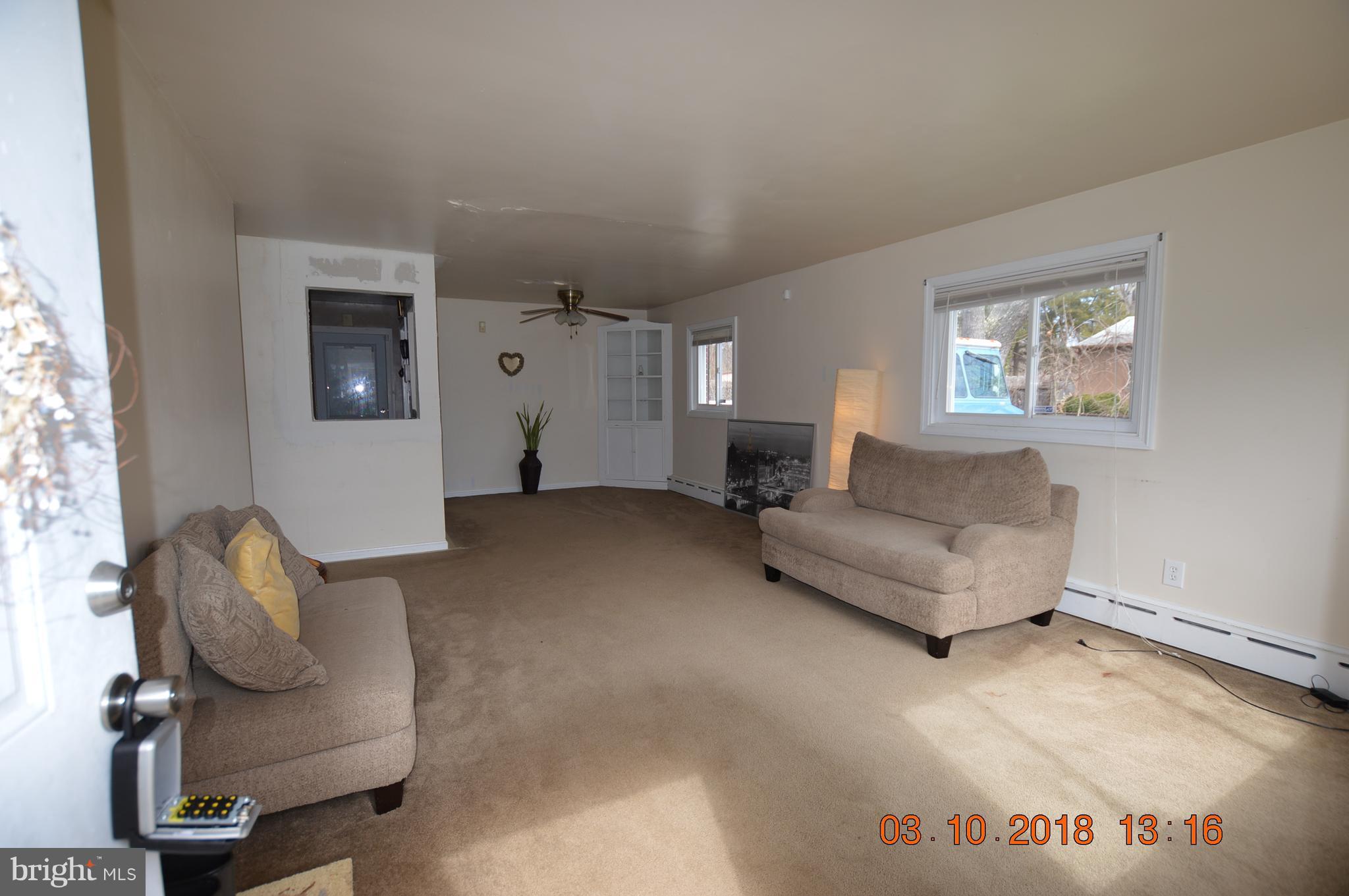 6200 Buckler Road Clinton, MD 20735 - Photo 5 of 16 Living Room