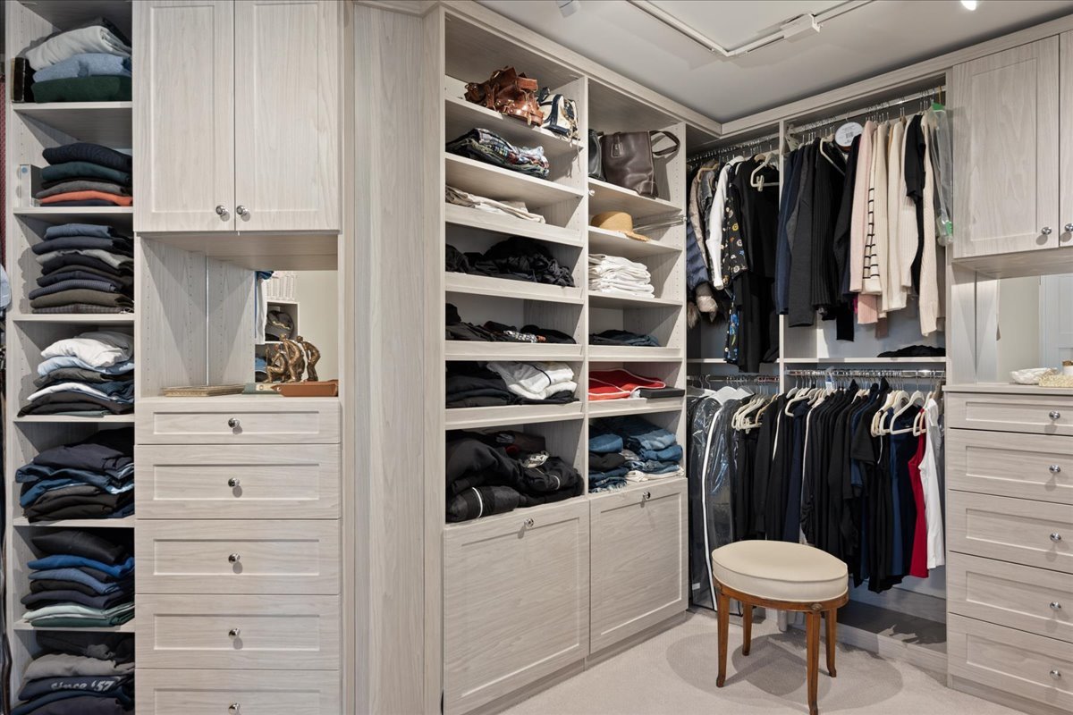 755 Sheridan Road Glencoe, IL 60022 - Photo 27 of 36 a view of a walk in closet