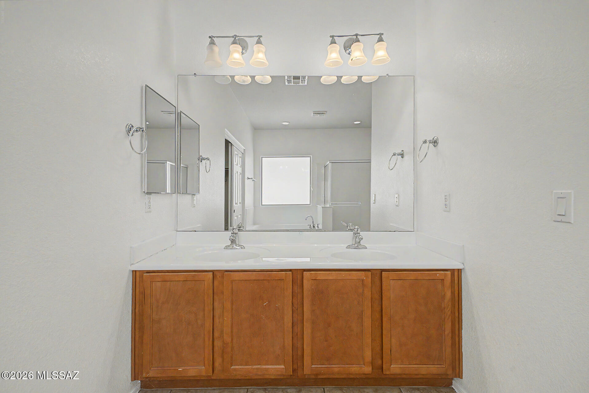 33840 South Miner Road Red Rock, AZ 85145 - Photo 15 of 51 Primary Bathroom on Main floor