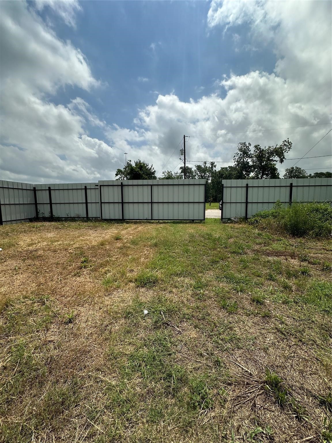 5301 Wayne Street Houston, TX 77026 - Photo 8 of 11 a view of a yard with wooden fence