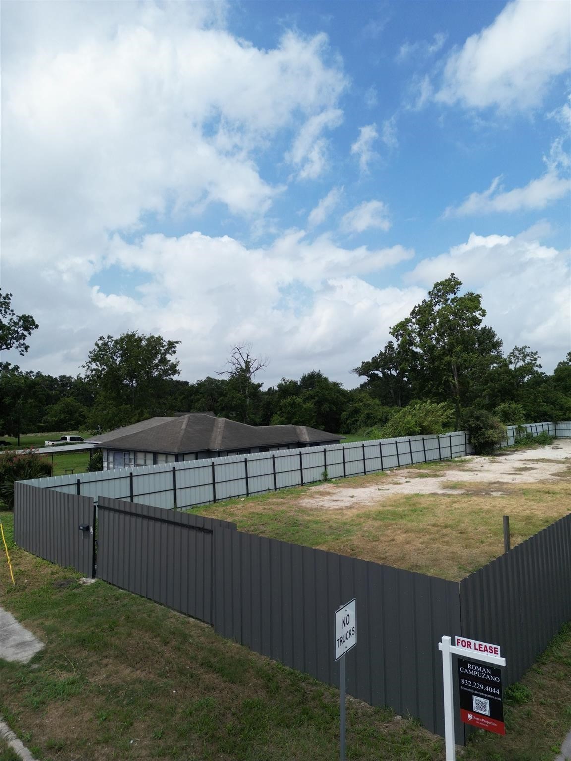 5301 Wayne Street Houston, TX 77026 - Photo 10 of 11 a view of a lake with a yard