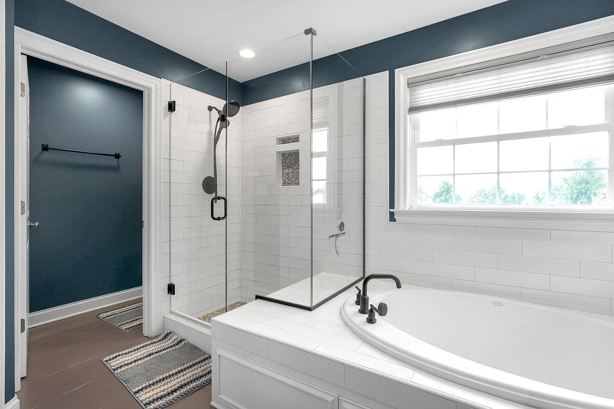 7525 Hayden Run Road Hilliard, OH 43026 - Photo 29 of 73 Owners Bathroom