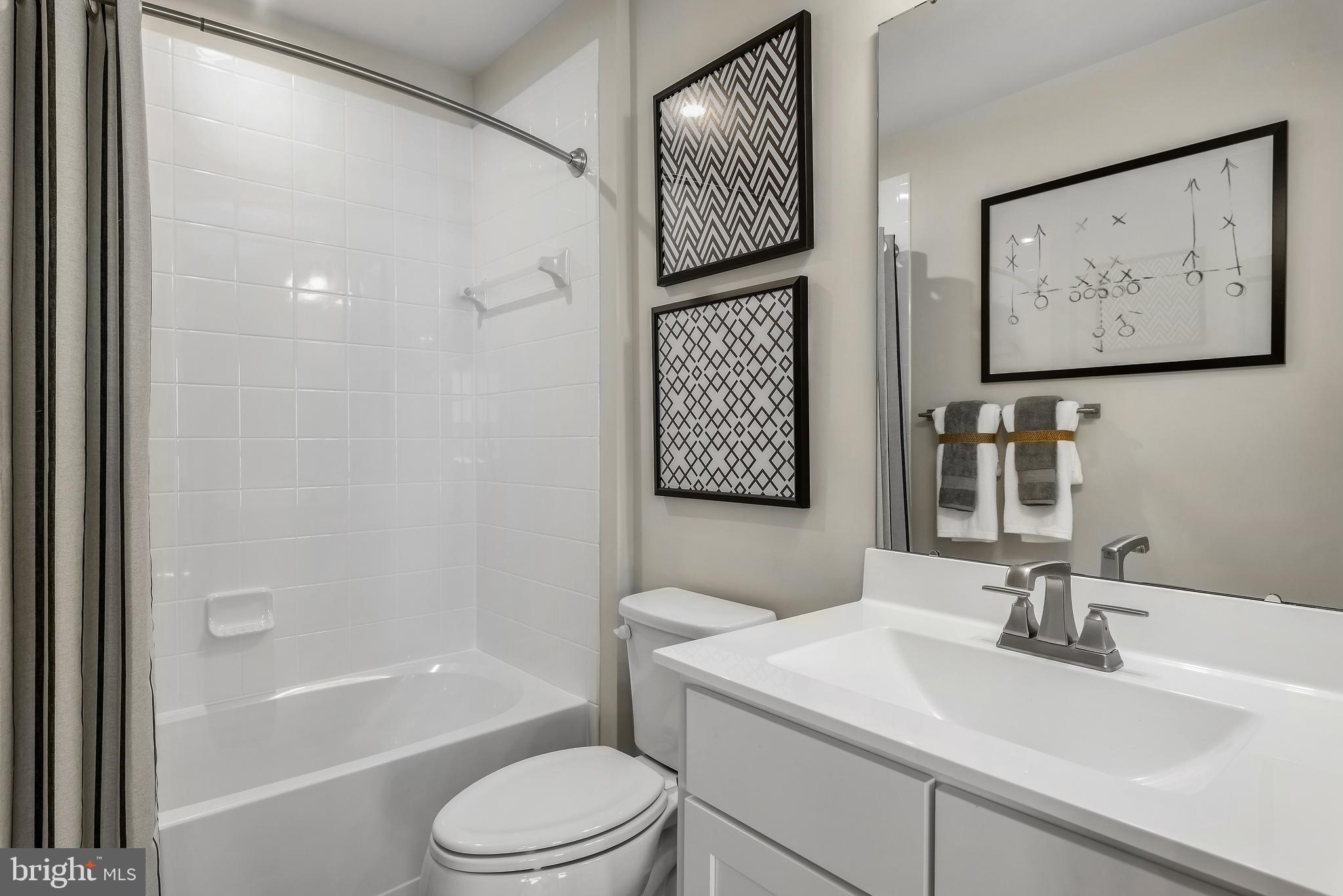 5602 Greenpoint Lane, Unit E Upper Marlboro, MD 20772 - Photo 22 of 24 Hall Bathroom - Upper Level