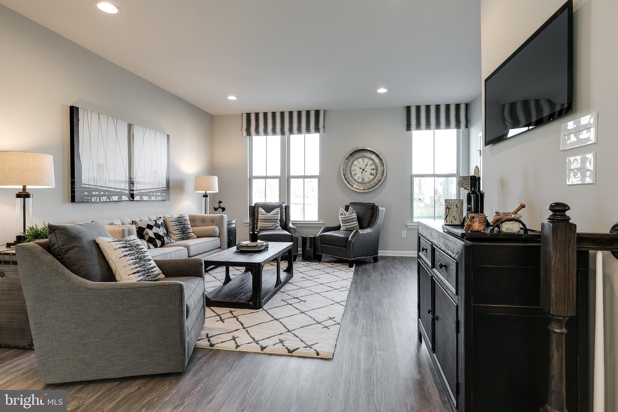 5602 Greenpoint Lane, Unit E Upper Marlboro, MD 20772 - Photo 5 of 24 Living Room - Main Level