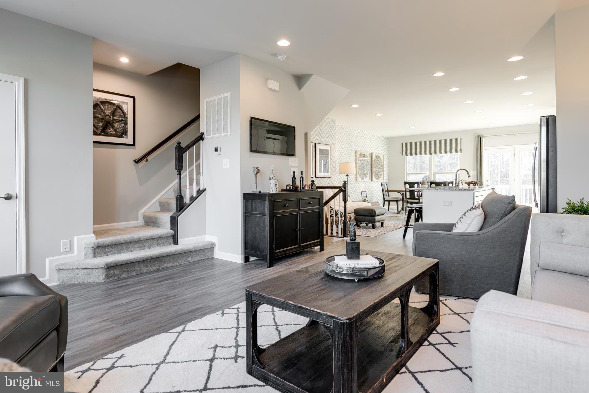 5602 Greenpoint Lane, Unit E Upper Marlboro, MD 20772 - Photo 7 of 24 Living Room - Main Level