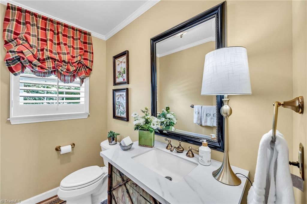 1325 Heathcliff Road High Point, NC 27262 - Photo 12 of 48