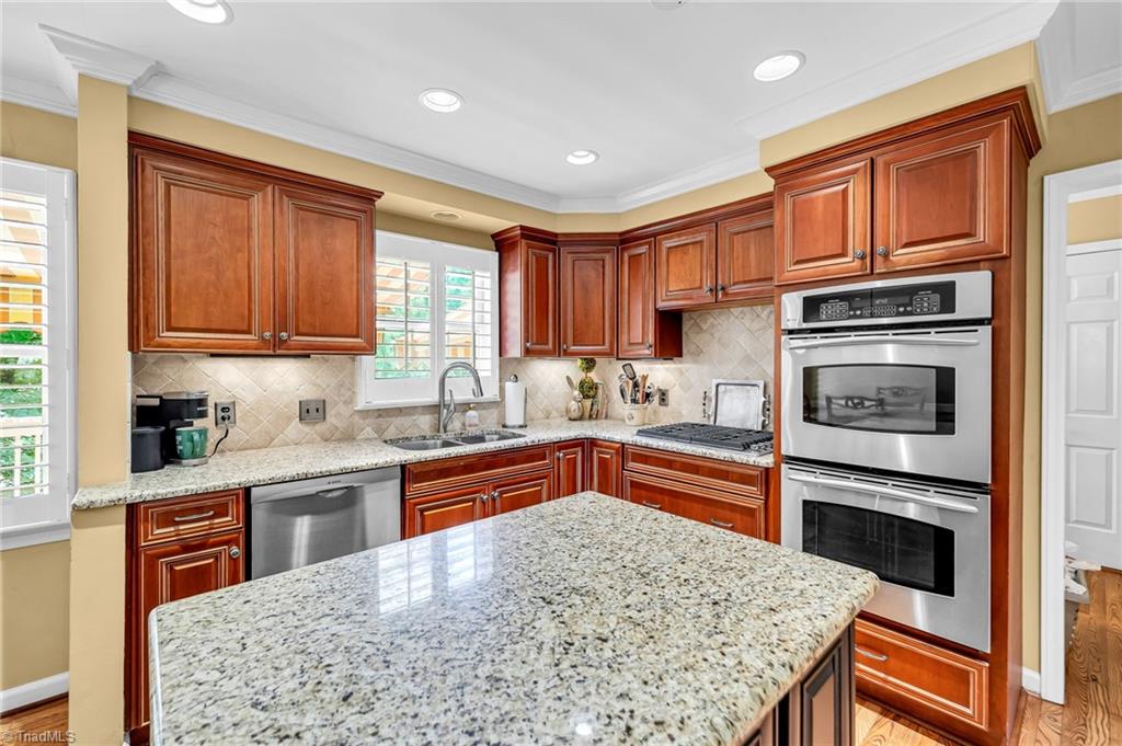 1325 Heathcliff Road High Point, NC 27262 - Photo 15 of 48