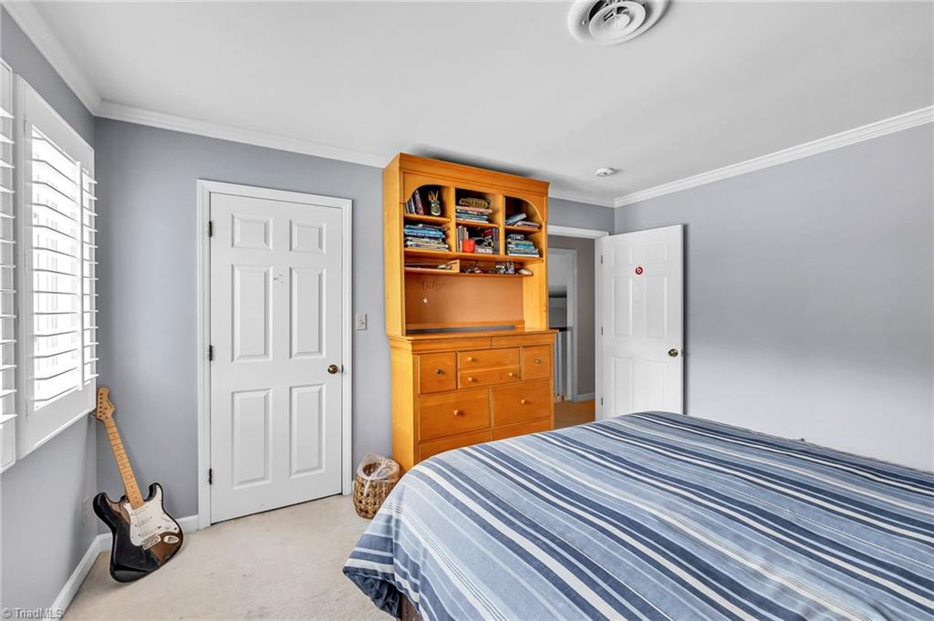 1325 Heathcliff Road High Point, NC 27262 - Photo 20 of 48