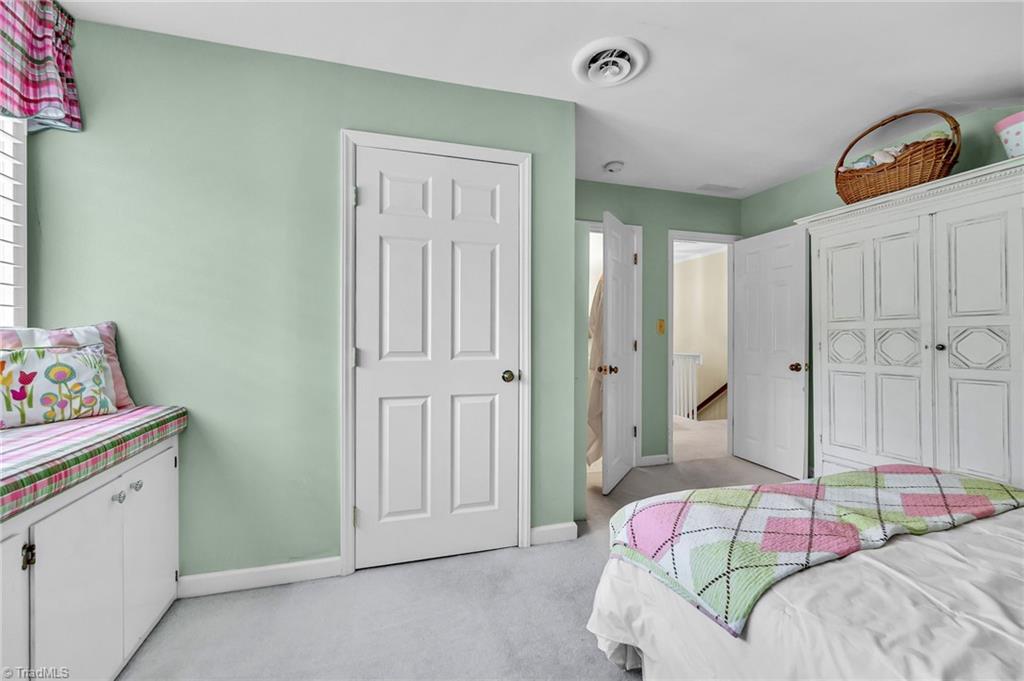 1325 Heathcliff Road High Point, NC 27262 - Photo 22 of 48