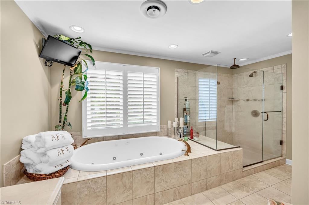 1325 Heathcliff Road High Point, NC 27262 - Photo 31 of 48