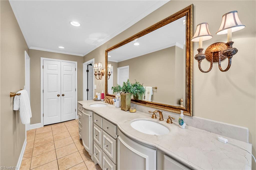 1325 Heathcliff Road High Point, NC 27262 - Photo 33 of 48