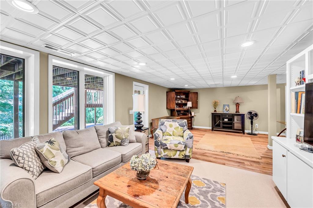 1325 Heathcliff Road High Point, NC 27262 - Photo 36 of 48