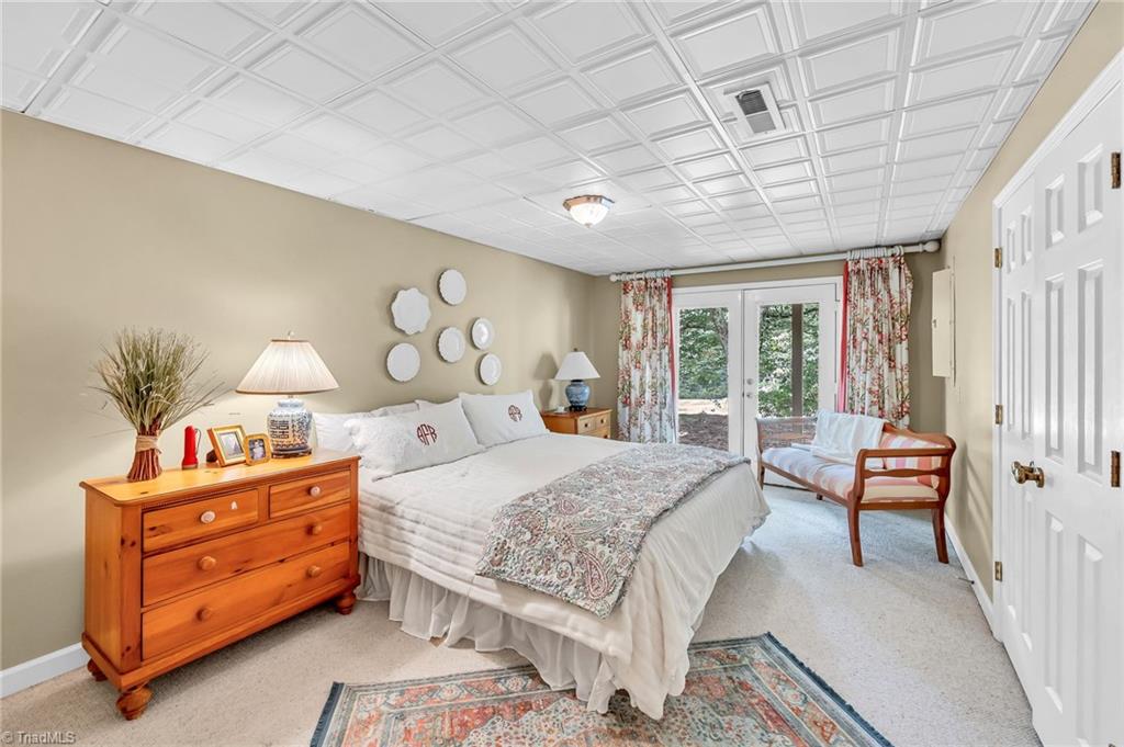 1325 Heathcliff Road High Point, NC 27262 - Photo 37 of 48