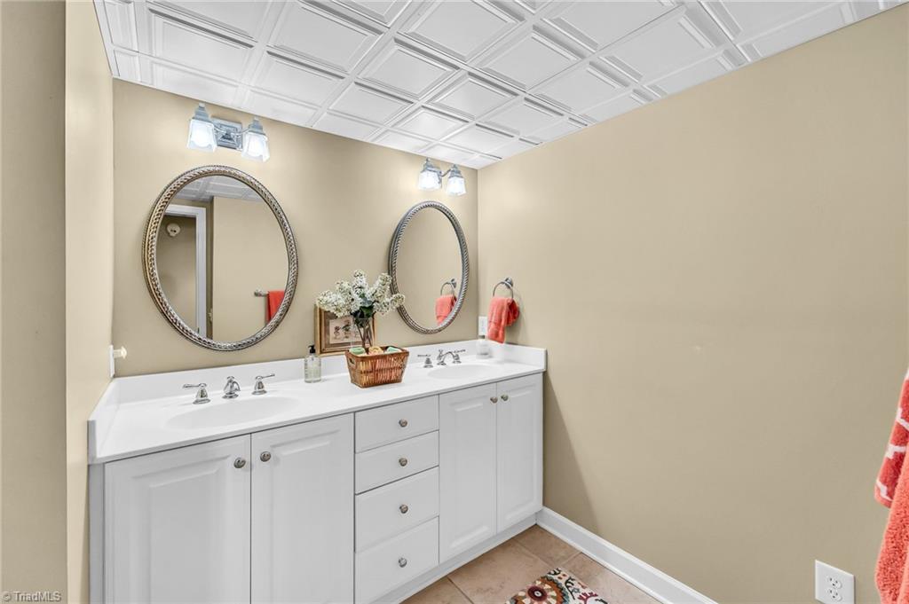 1325 Heathcliff Road High Point, NC 27262 - Photo 38 of 48