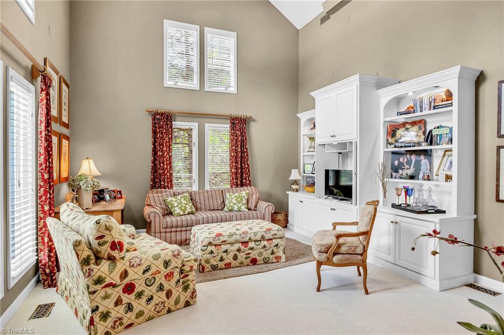 1325 Heathcliff Road High Point, NC 27262 - Photo 9 of 48