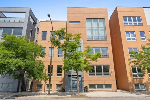 $944,000 | 2743 North Ashland Avenue, Unit 1N, Chicago, IL 60614