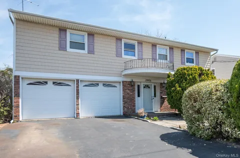 $850,000 | 3905 Greentree Drive, Oceanside, NY 11572
