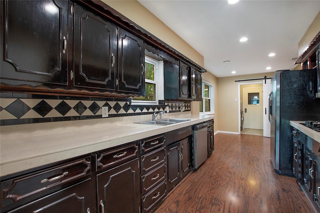 2631 Peavy Road Dallas, TX 75228 - Photo 8 of 31