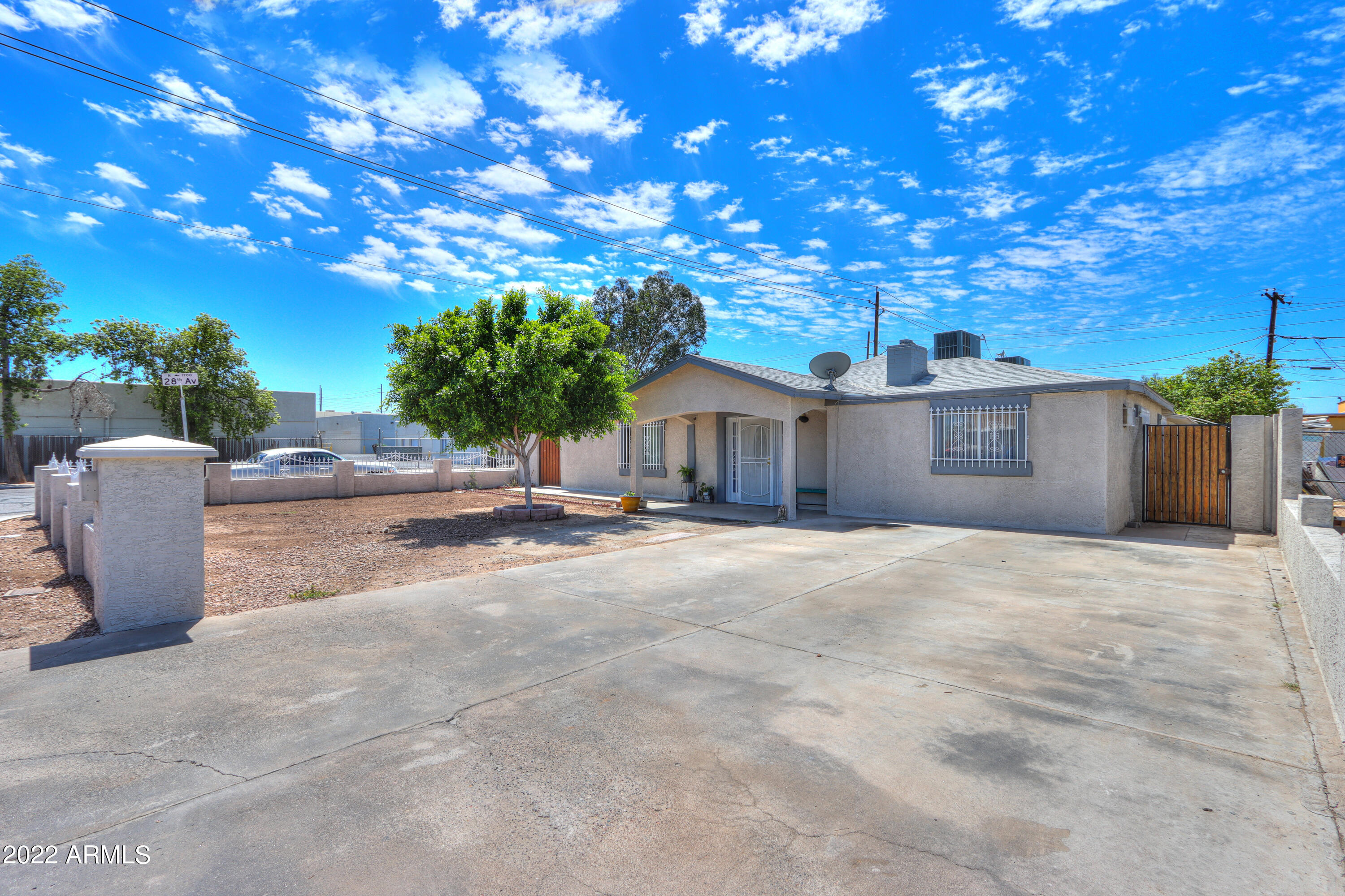 2801 West Almeria Road Phoenix, AZ 85009 - Photo 3 of 48 02