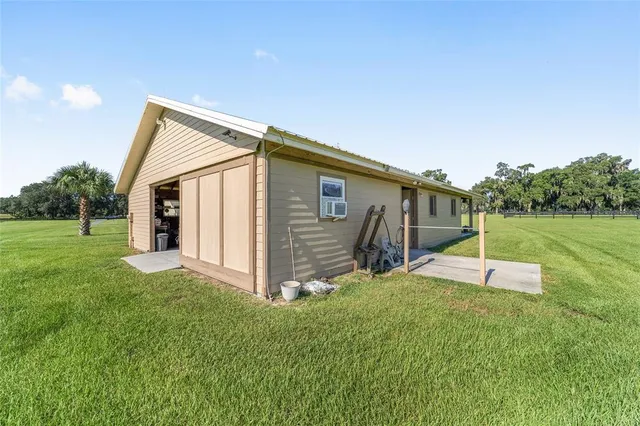 a view of a house with backyard and a garden