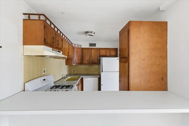 $184,000 | 171 Highland Street, Unit 204, Taunton, MA 02780