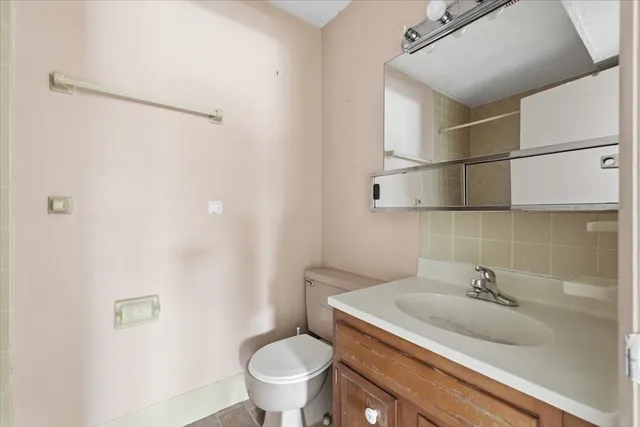 $184,000 | 171 Highland Street, Unit 204, Taunton, MA 02780