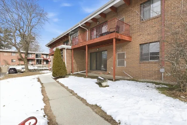 $184,000 | 171 Highland Street, Unit 204, Taunton, MA 02780