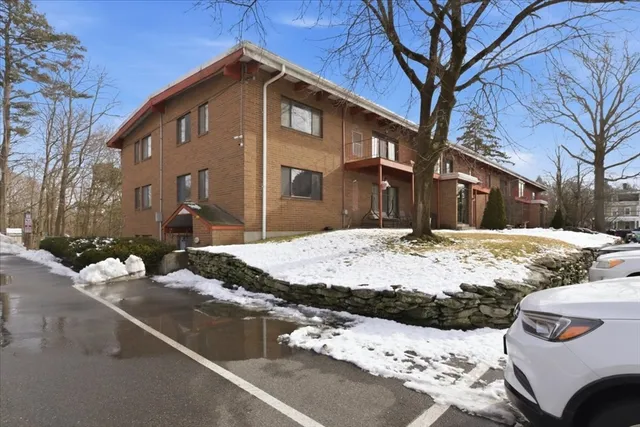 $184,000 | 171 Highland Street, Unit 204, Taunton, MA 02780