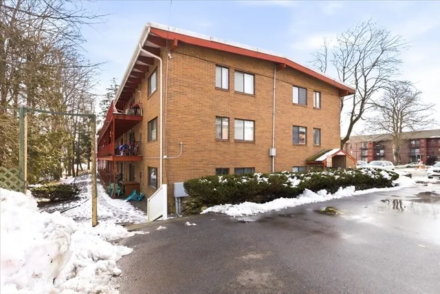 $184,000 | 171 Highland Street, Unit 204, Taunton, MA 02780