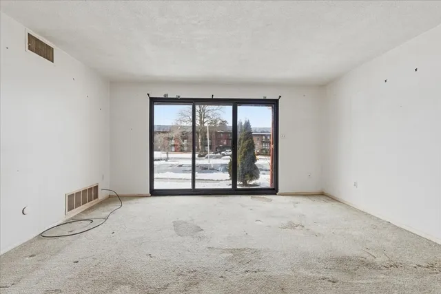 $184,000 | 171 Highland Street, Unit 204, Taunton, MA 02780