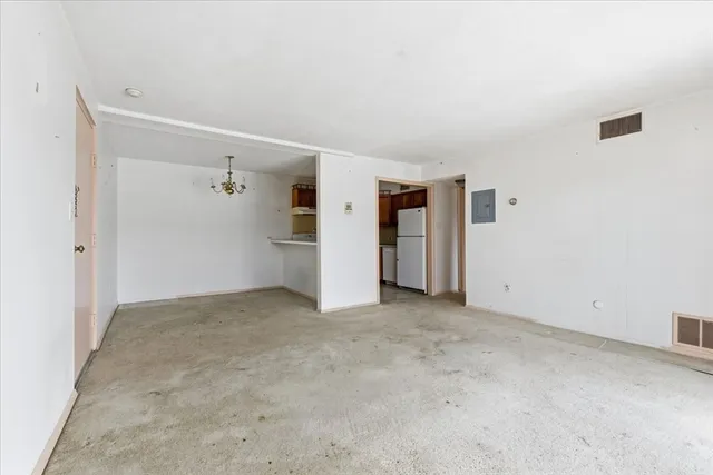 $184,000 | 171 Highland Street, Unit 204, Taunton, MA 02780