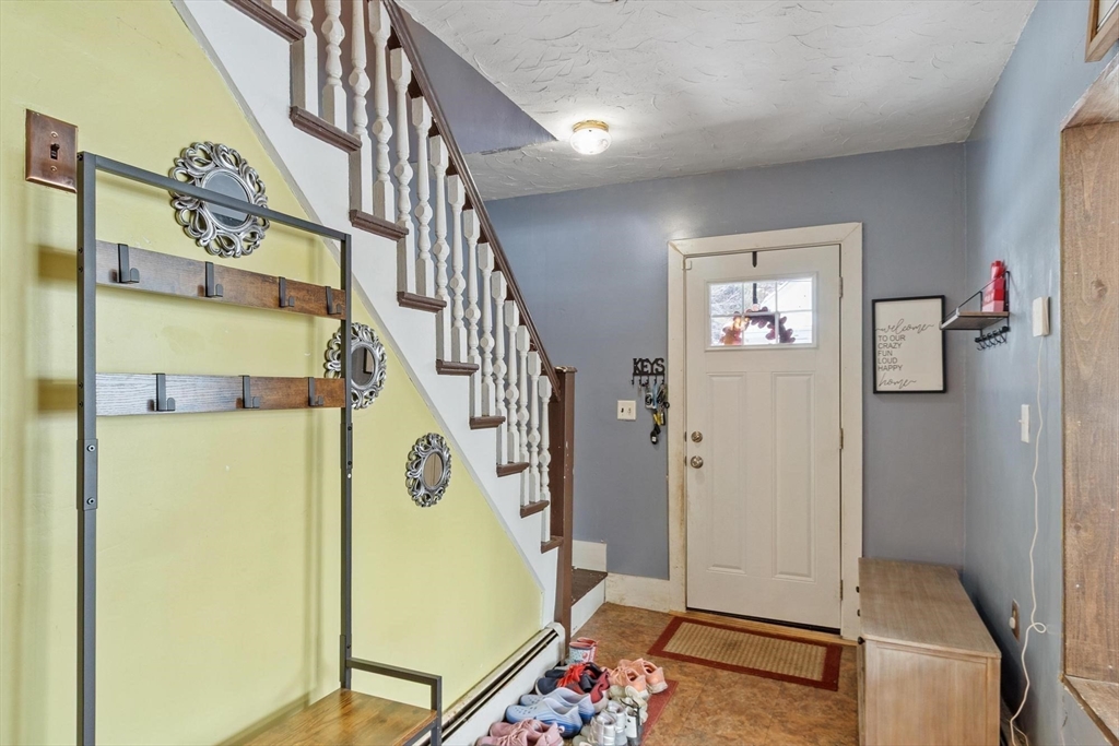 37 Draper Road Gardner, MA 01440 - Photo 17 of 33 a view of an entryway with a workspace