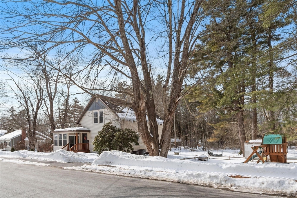 37 Draper Road Gardner, MA 01440 - Photo 5 of 33 a view of a house with a yard