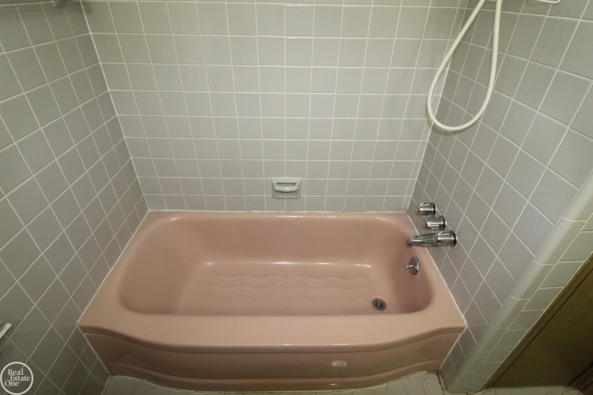 1320 Devonshire Road Grosse Pointe, MI 48230 - Photo 34 of 57 50112447-33.JPG