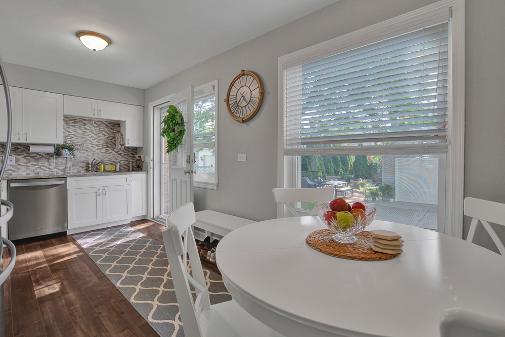 780 Spring Road Elmhurst, IL 60126 - Photo 17 of 42 a dining room with furniture and window