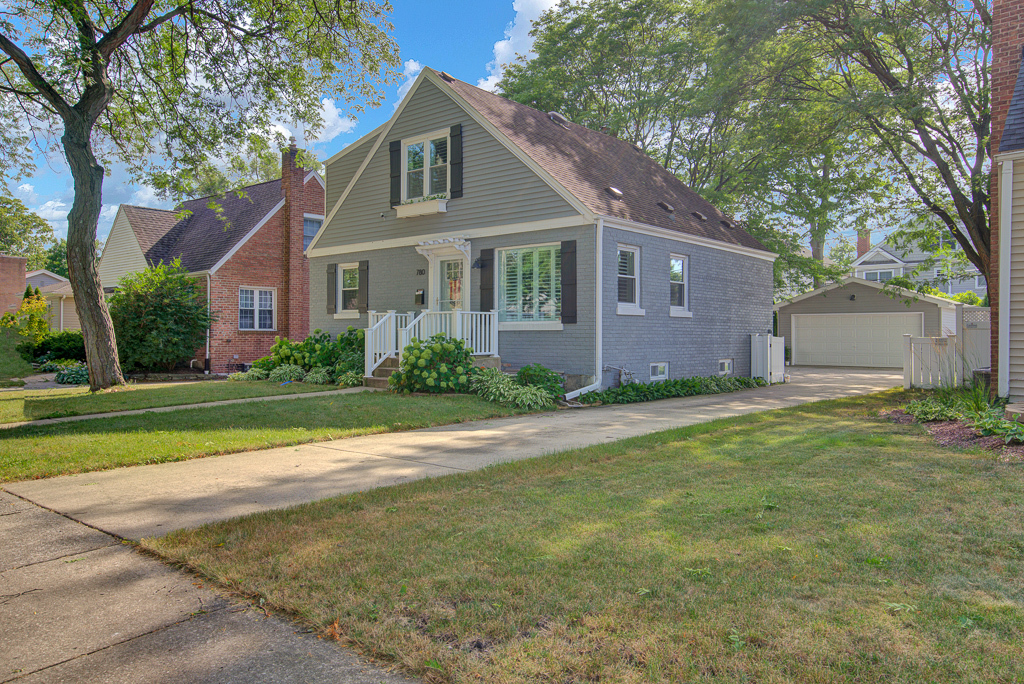 780 Spring Road Elmhurst, IL 60126 - Photo 4 of 42 a front view of house with yard and green space