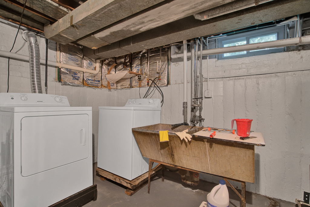 780 Spring Road Elmhurst, IL 60126 - Photo 36 of 42 a utility room with dryer and washer