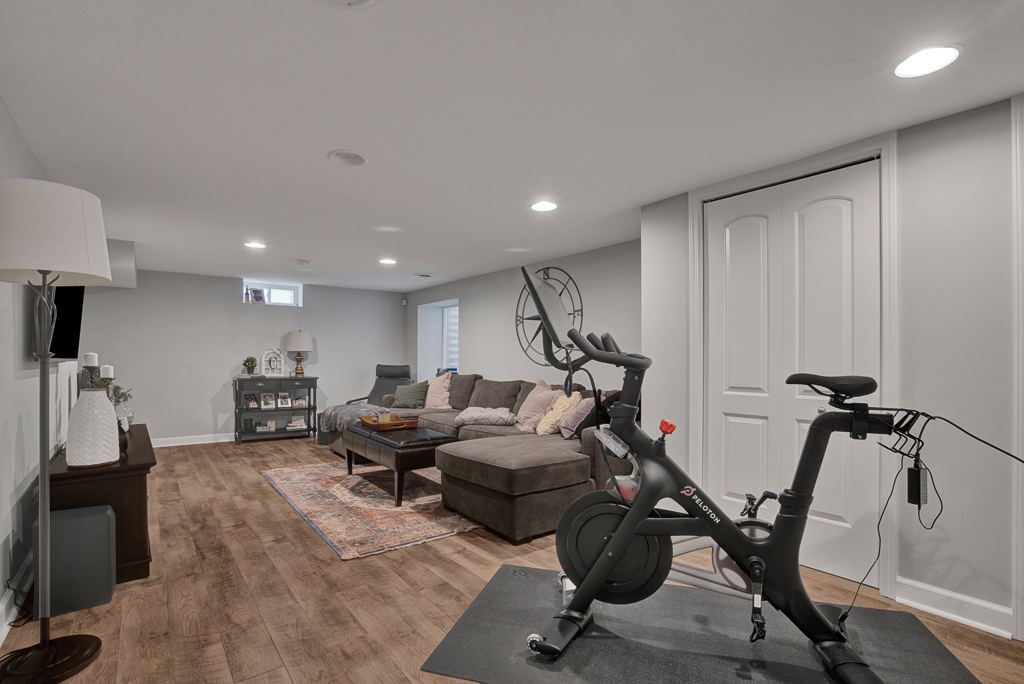 780 Spring Road Elmhurst, IL 60126 - Photo 42 of 42 a view of a room with gym equipment