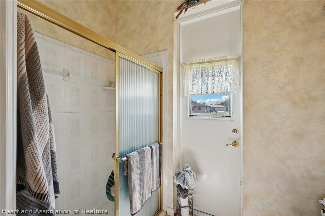 107 Orange Road Northeast Lake Placid, FL 33852 - Photo 28 of 47 Bathroom 2