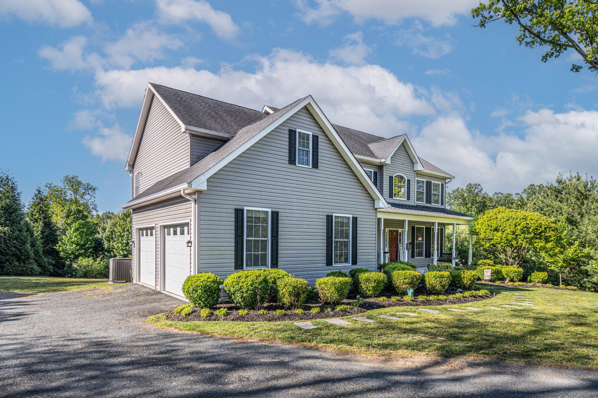 10693 Harding Road Laurel, MD 20723 - Photo 4 of 55 OVERSIZED side loading 2 car garage!