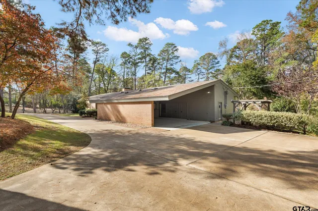 a house view with a outdoor space