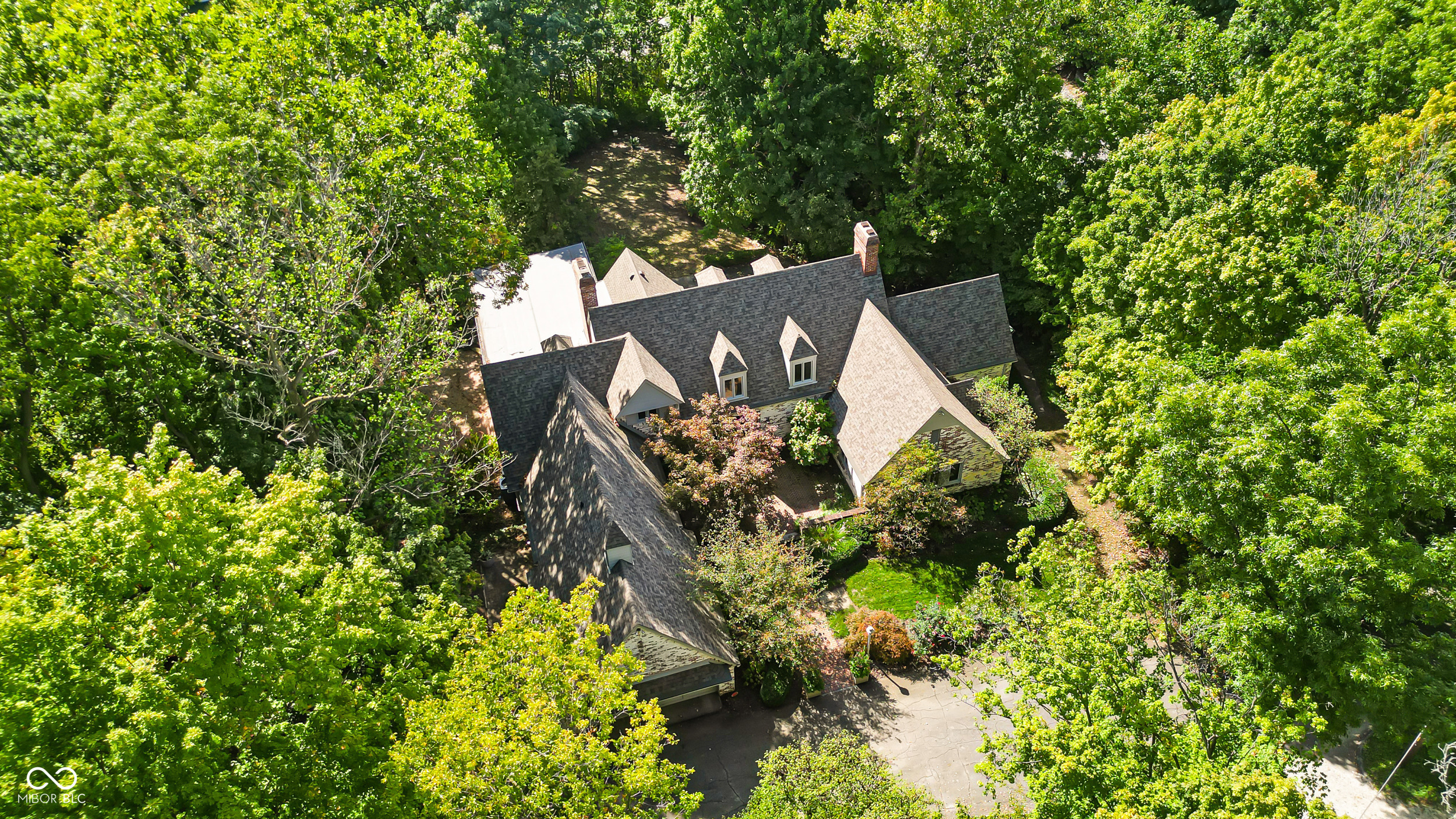 6047 Brokenhurst Road Indianapolis, IN 46220 - Photo 3 of 77