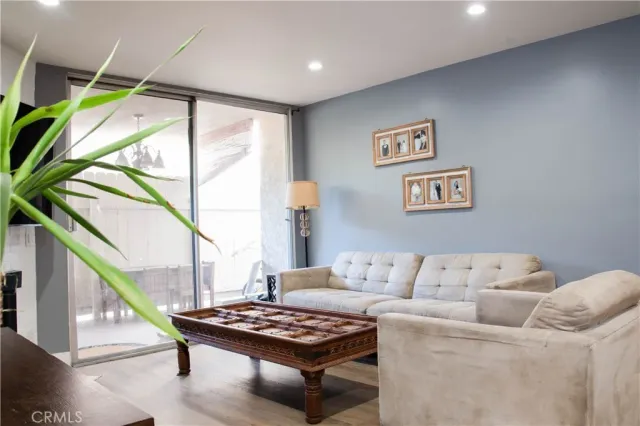 $3,300 | 4705 Kester Avenue, Sherman Oaks, CA 91403