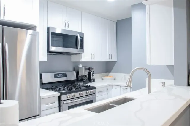 $3,300 | 4705 Kester Avenue, Sherman Oaks, CA 91403